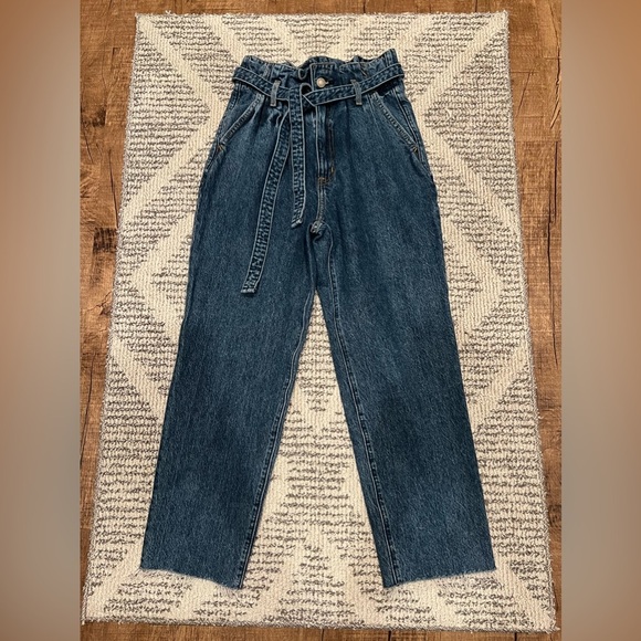 Abercrombie & Fitch High Rise Mom Jeans - Picture 2 of 12